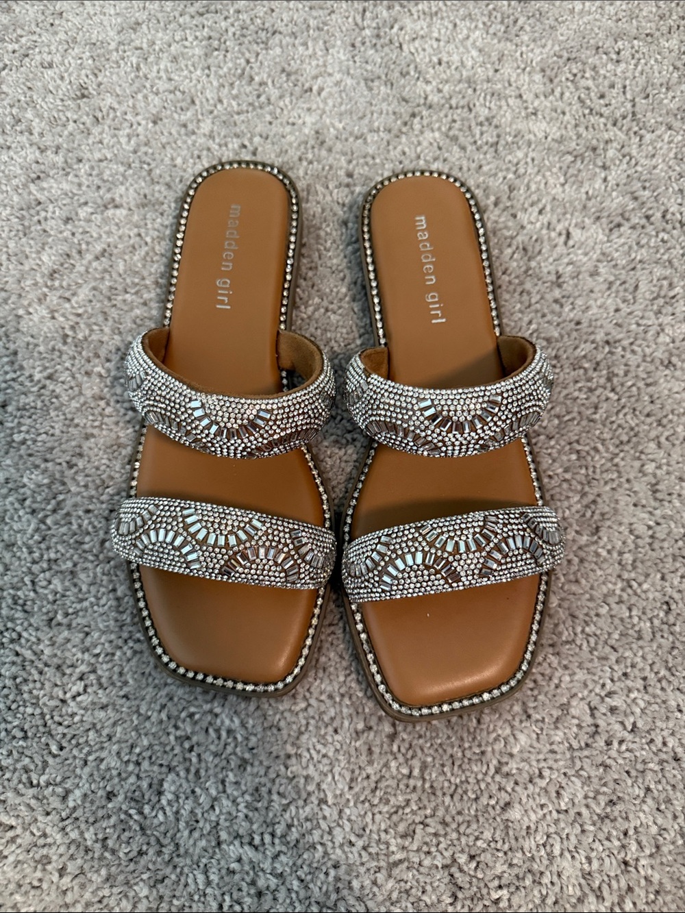 Madden Girl Tan Footbed Silver Beaded Double-Strap Sandal size 7.5